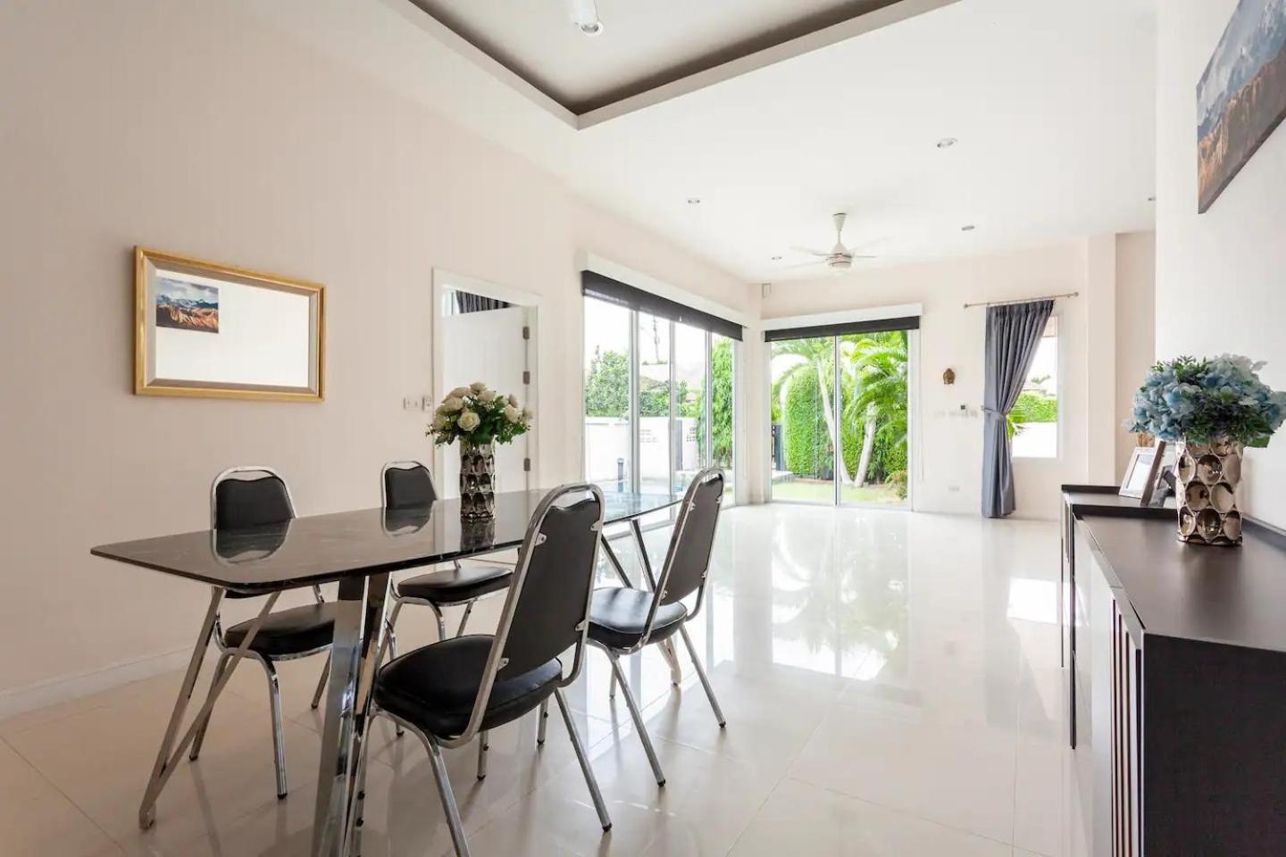 Luxury 3 Bed Pool Villa *