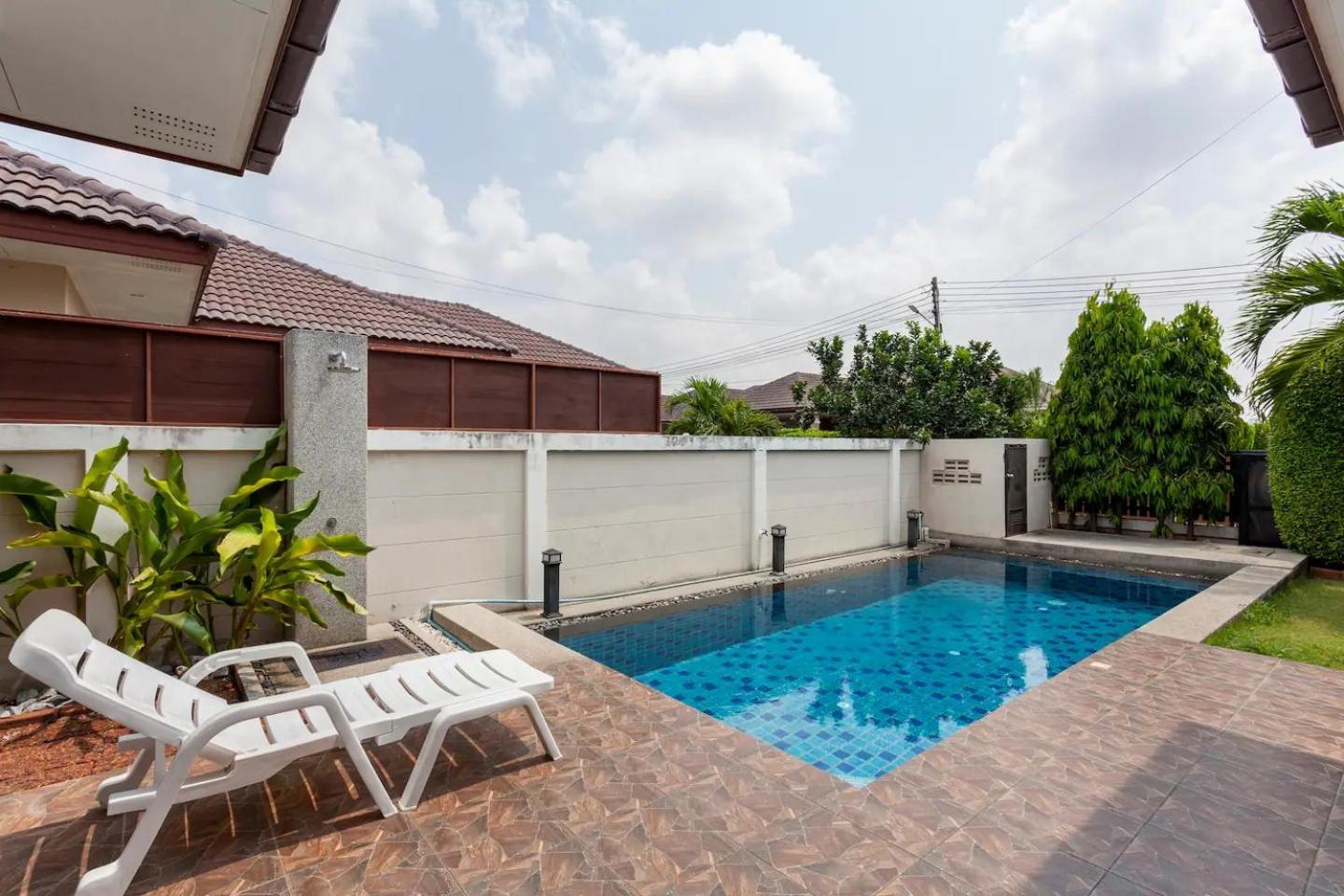 Luxury 3 Bed Pool Villa *